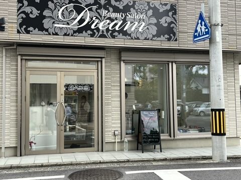広島市のサロン・グラデーションフィルム施工前の店舗外観